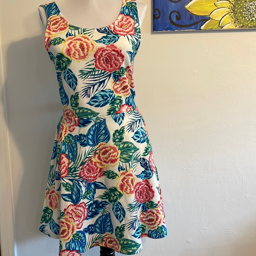 H&M divided fit and flair flower Hawaiian print dress-perfect condition